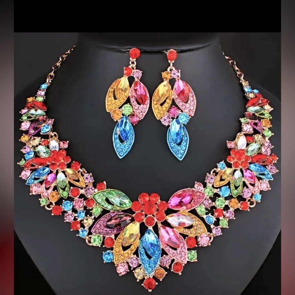 Fashion colorful rhinestone gemstone necklace multicolored.